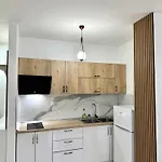 Beach Apartments Durres דירה *