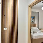 Beach Apartments Durres アパート ドゥラス